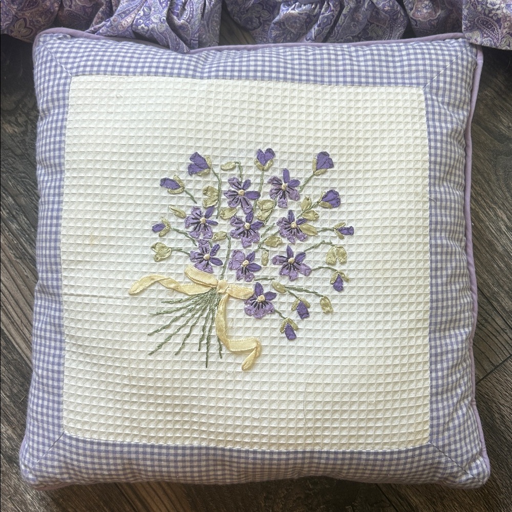 13x13 Handmade Quilt Floral Throw Pillows Floral Lavender Ruffle Bedding - Picture 3 of 6